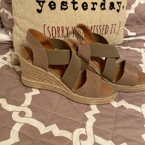 NWOT, verbenas tan wedges, 10… made in Spain